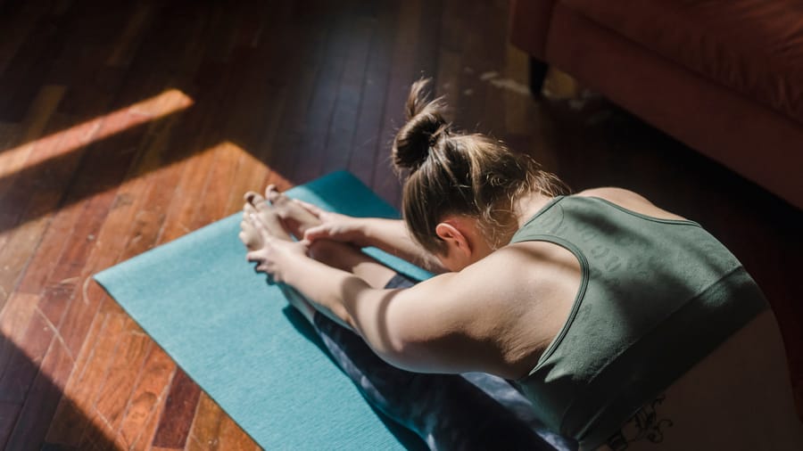 Sesión de yoga en la maloca