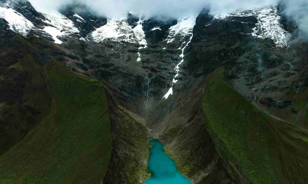 humantay lake hike