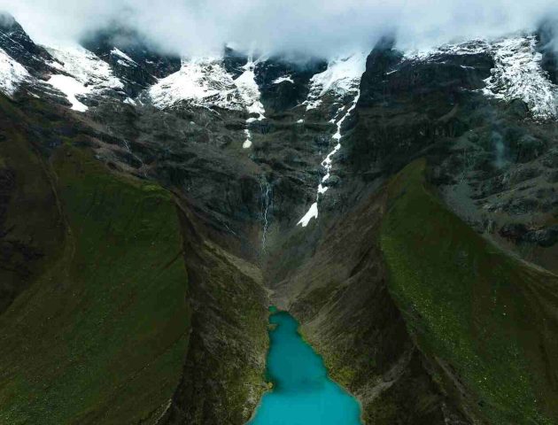 humantay lake hike